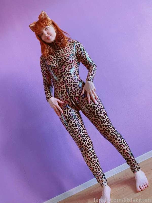 also got this cute leopard catsuit!! it came in a standard size, so doesn’t really fit me perfectly, but it’s still really cute!! 🐱🐾
#latex #petplay #catsuit