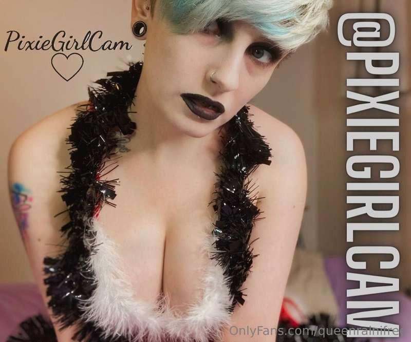 Would you cover @PIXIEGIRLCAM tits for Christmas?🖤❤️ SHES WA..