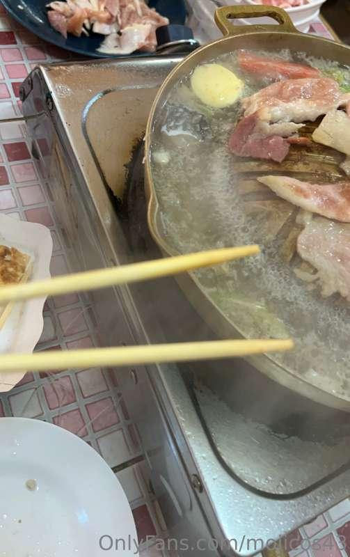 อาหารเป็นพิษจากหมูกระทะ 🤢
Sick of food poisoning from roast ..