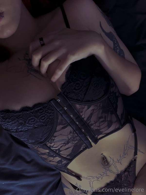 evelinelore image #0