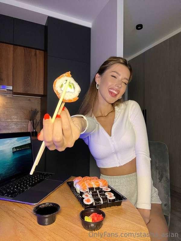 Happiness is sushi, a show, and me on your screen😅😋