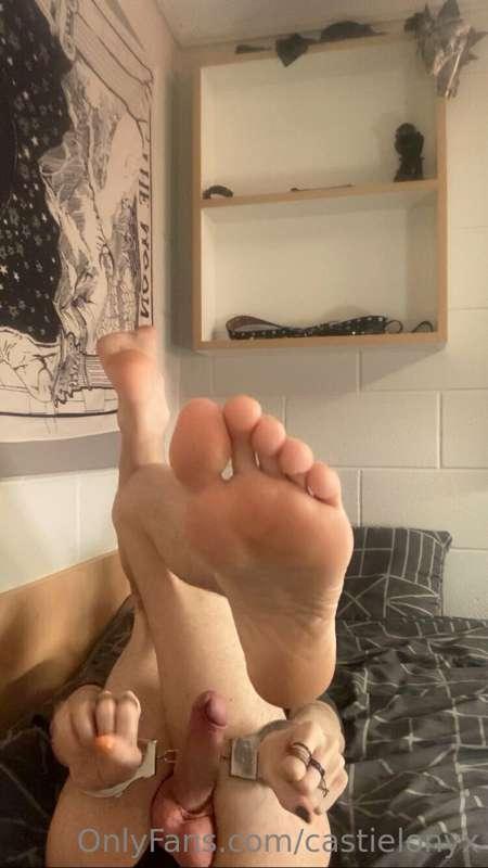 **Obligatory Feet Post**

*I never ever really post feet stu..