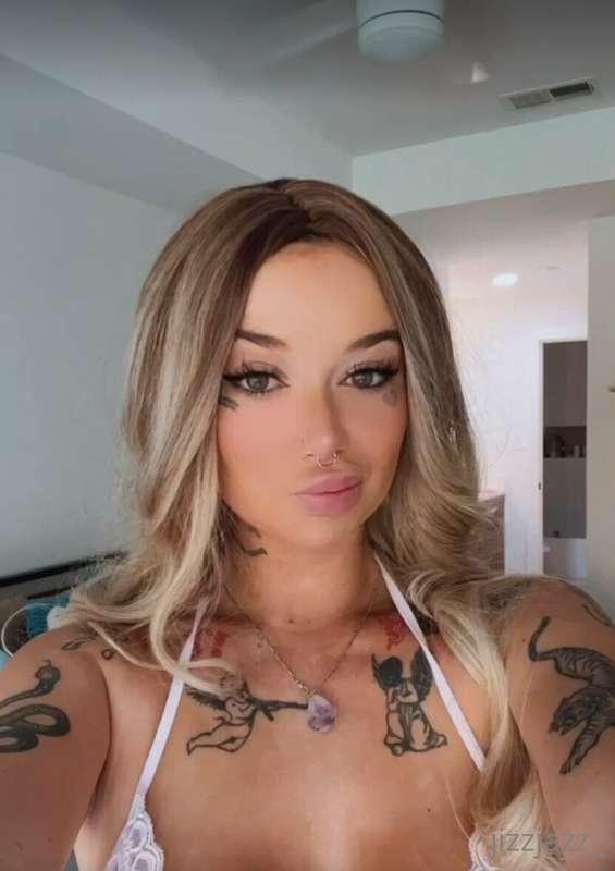 Would YOU want a solo tape of me w blonde hair? 
New hair, w..