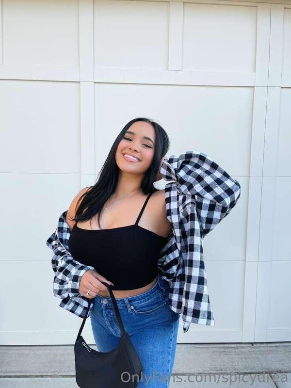 how I smile when you send me a dick pic 😈
