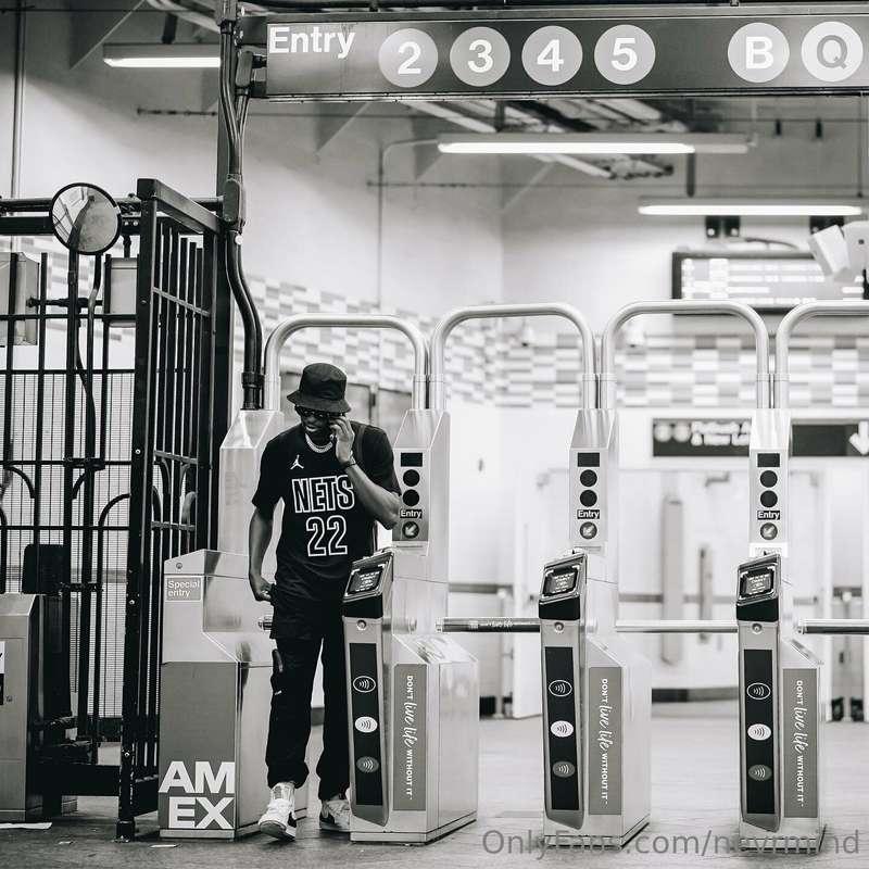 🖤🏀  who would go on a date with me to see a basketball game ..