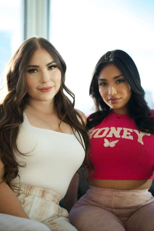 Going live TONIGHT at 7PM PST, 10PM Eastern time with my gir..