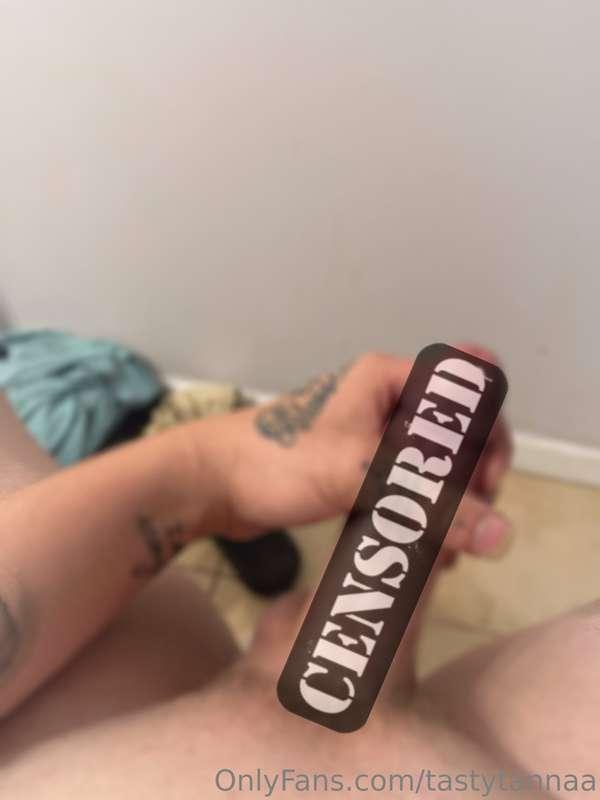 I love when it shoots up to my mouth 👄   Who wants to be my ..