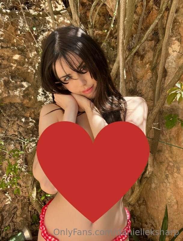 Don't forget to tip if you want to see the 2 uncovered pics ..
