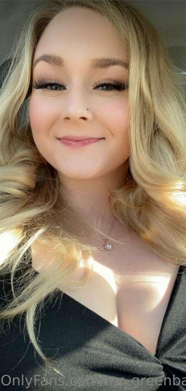 🥵@snowbaby555 is NEW to OF!👅 This curvy blonde SLUT loves to..