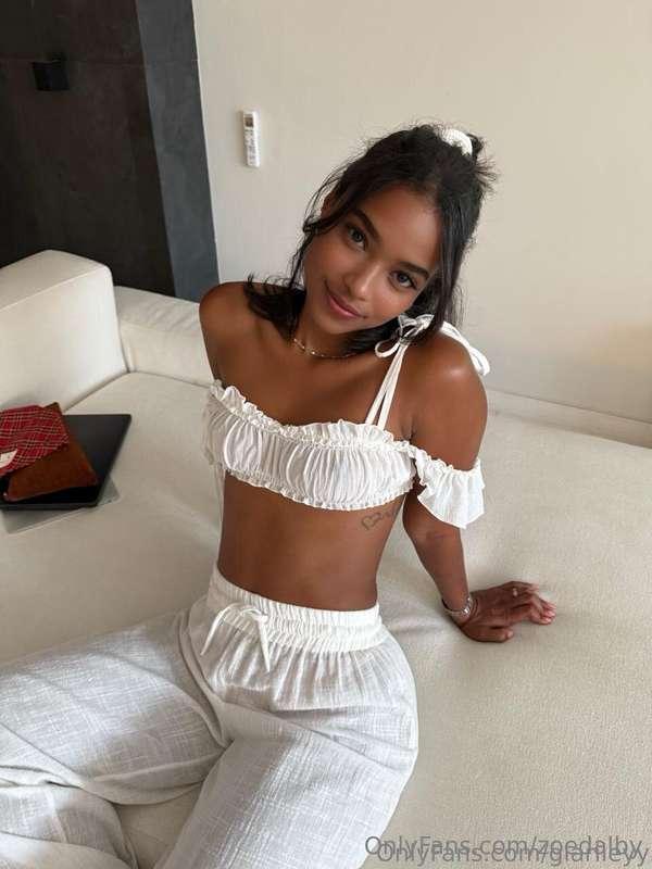 I can’t believe @giarileyy has made her VIP FREE!! 😳 she is ..