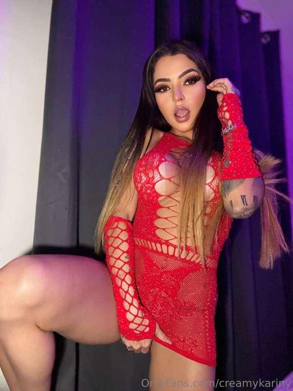 Dancing in my Sexy red suit would you let me ride ur face li..