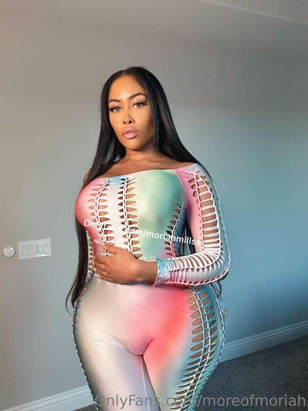 Sending a pussy picture for FREE to my VIP subscribers! Beco..