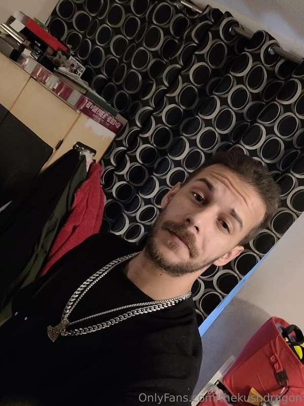 Im back lost weight and cut my hair. 😉