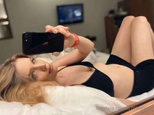 So horny 😈 🤤and all alone .. Cum💦 spend time with me