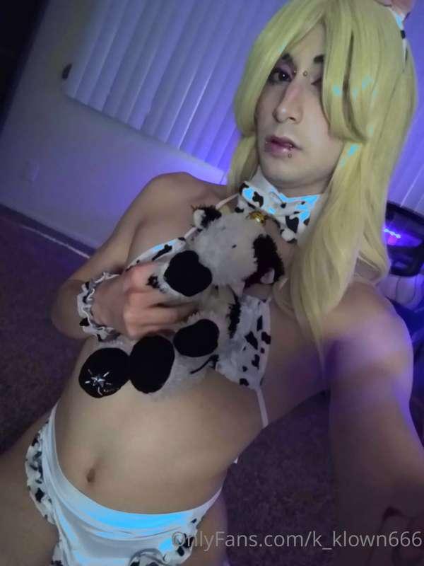 Just a sample of the slutty cow girl you'll be seeing tonigh..