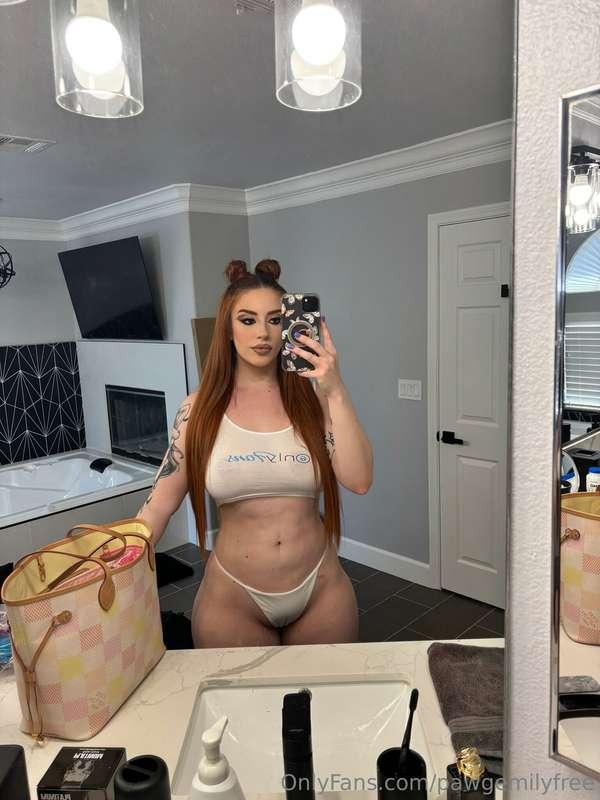 Space buns & panties kinda day! 😍🤤www.onlyfans.com/pawgemily