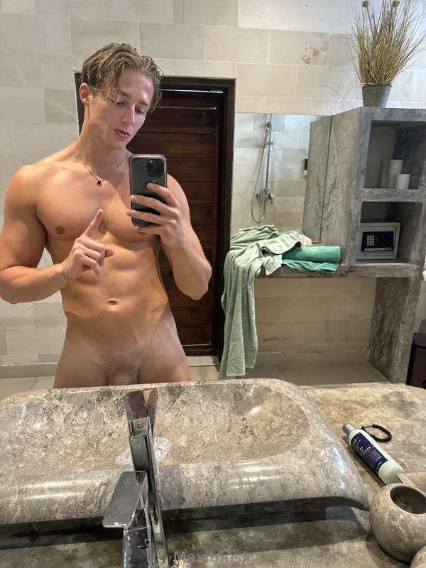 Just came out of the shower, ready for you😌