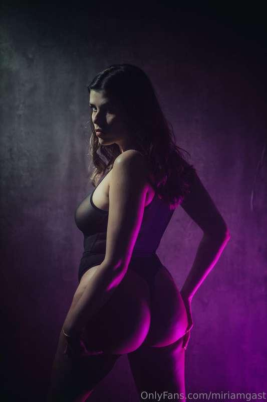 Is there a color which would fit me better in this picture t..