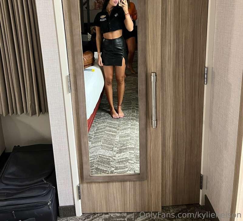 What’s more fun—unwrapping a gift or unzipping my dress? 😋