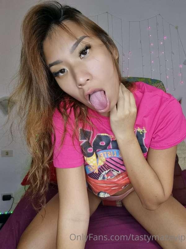 Crawling  down on my knee to you😈👅🍆