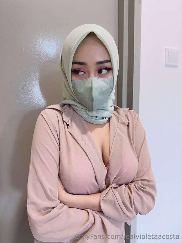 Secret nympho @syakhalifah is super horny and wants to disco..