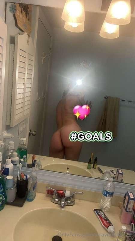 Who’s tryna eat it from the back😫😍👀