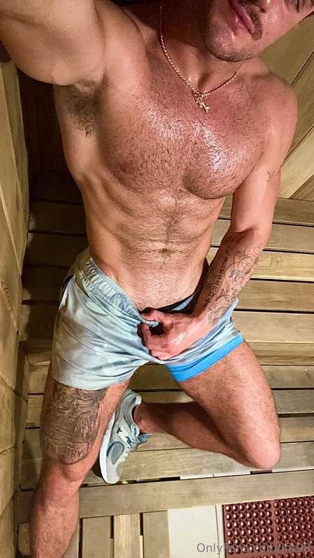 wonder if anyone would mind if I just go nude in this sauna🤷..