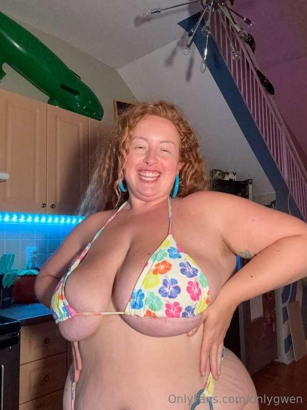 Festive floral friday! 💐🌷🌹