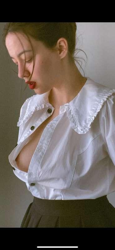 When I took these pictures, I imagined that I was very modes..