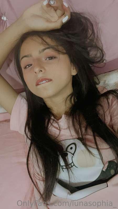 A tease of delicious temptation. Are you giving in? 😉🍓