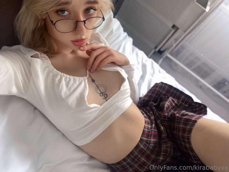 Skirts or dresses on girls?🤭✨ What’s your pick?😏💬