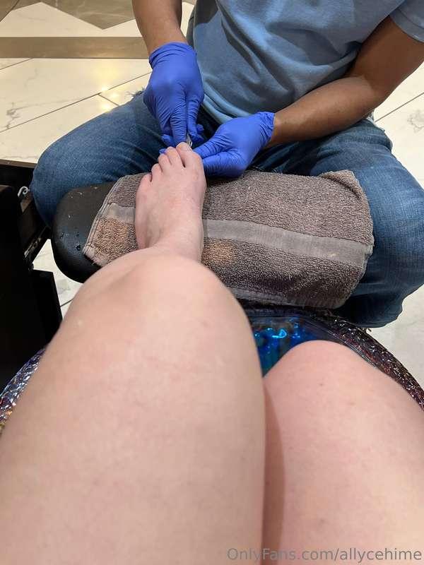 Getting a pedicure before my New Orleans vacation next week,..