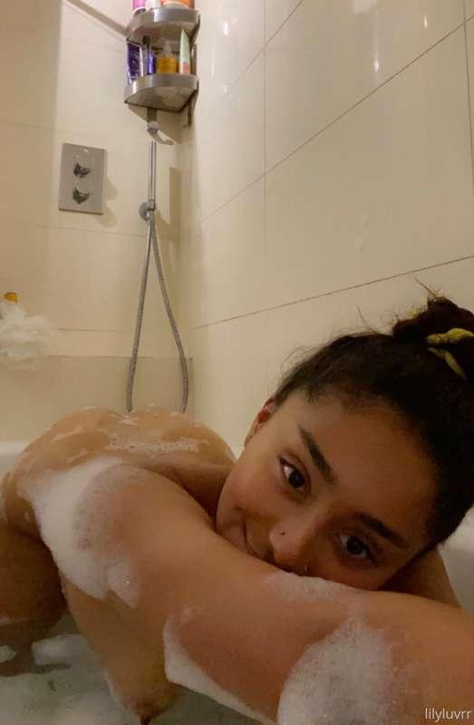 i love bubble baths 🥺 come join me?
