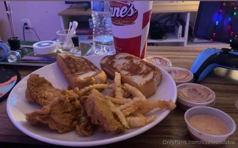 I love late night Cane’s 🤤