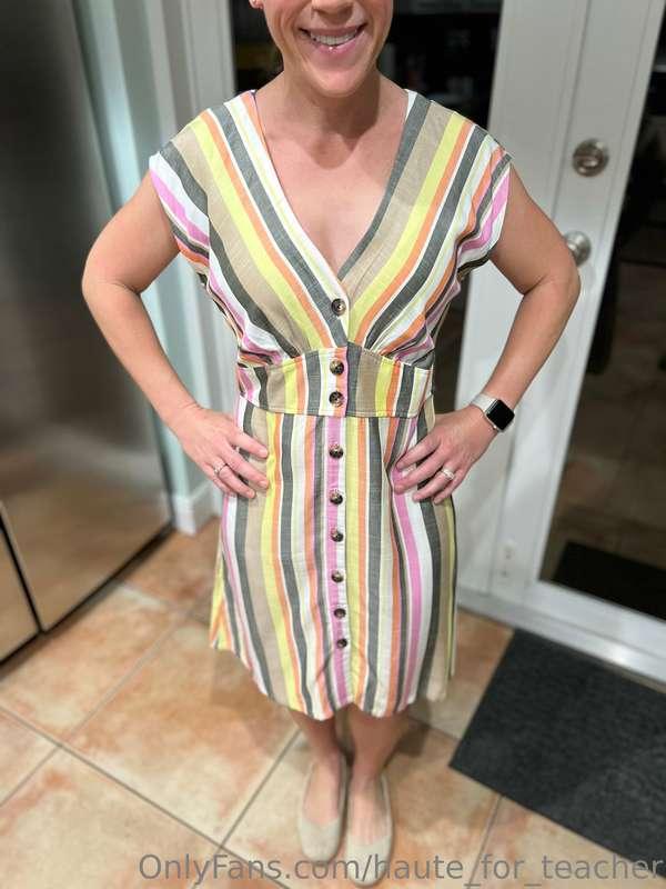 What do y’all think of the outfit?? My new dress 🍎❤️!!