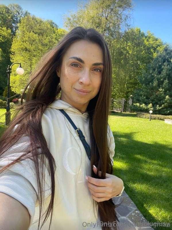 This hot MILF needs your hard cock right now @vividenigmaa 🔥..