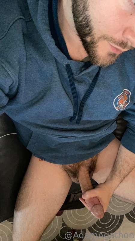 watching some porn if you can’t tell 😈🥵