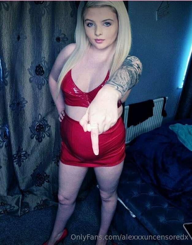 Tell me your favourite body part on me. Go on.