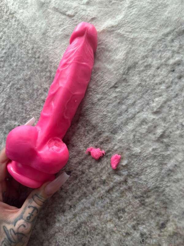 RIP 🪦 one of my favorite dildos 😭 when I take a custom video..