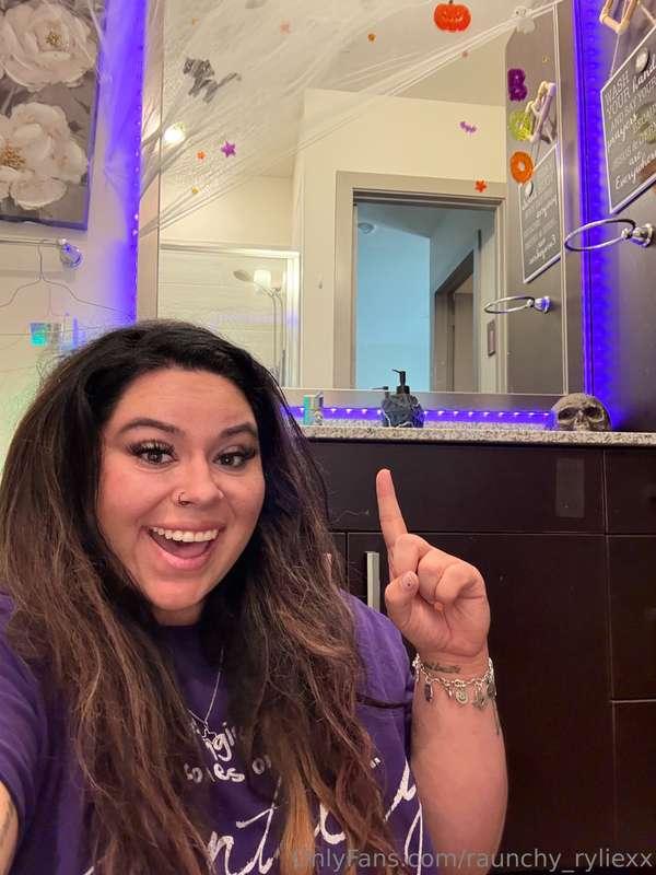 Happy Tuesday! So proud of myself for decorating my bathroom..