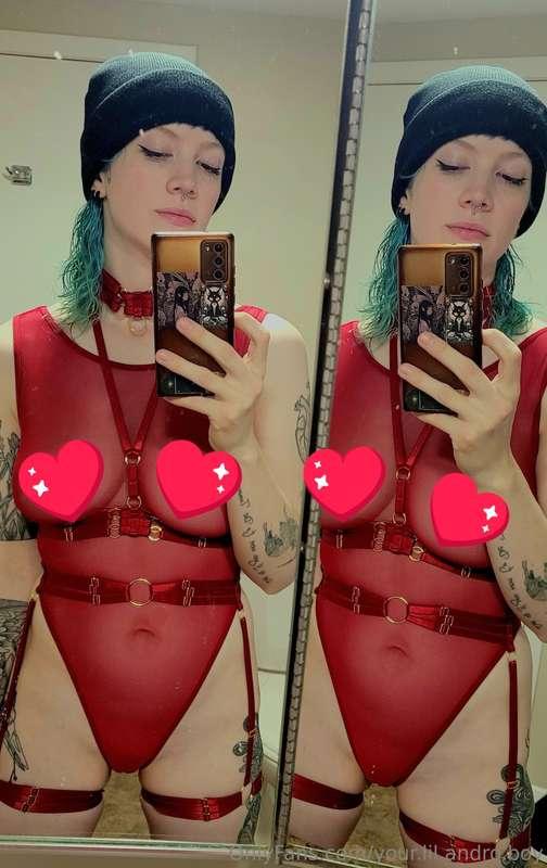 Some messy-mirror hotness for you 💋