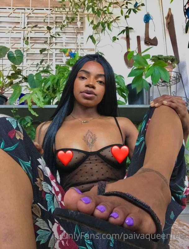 Come see with nothing covering up... 🥵🔥
 Here 👉🏾 @paiva.quee..