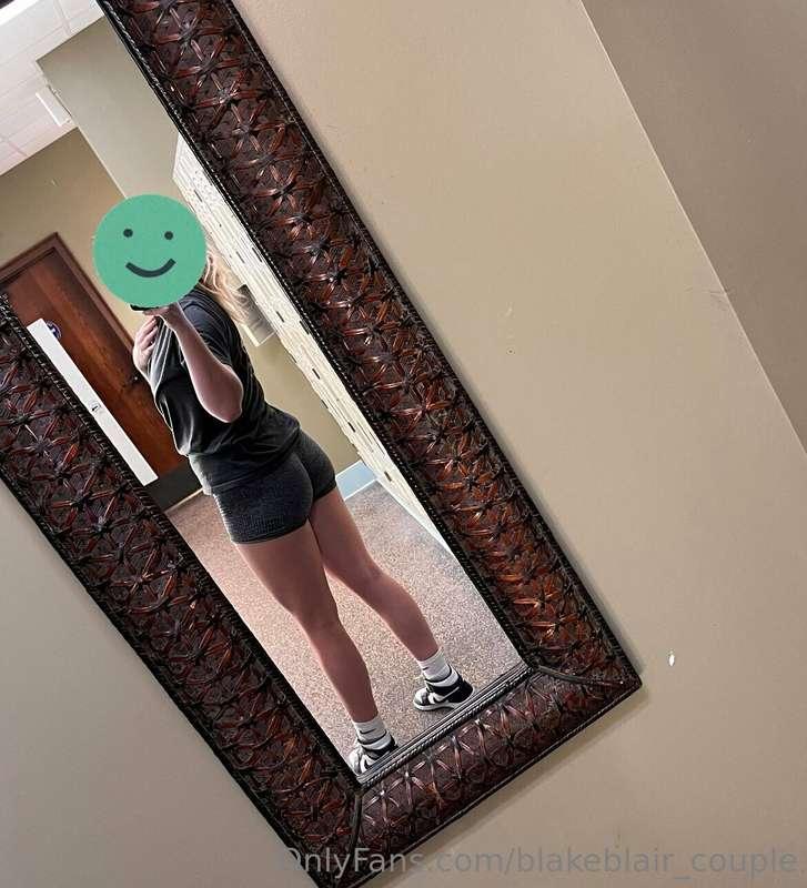 message me to see this booty in action🥵😉