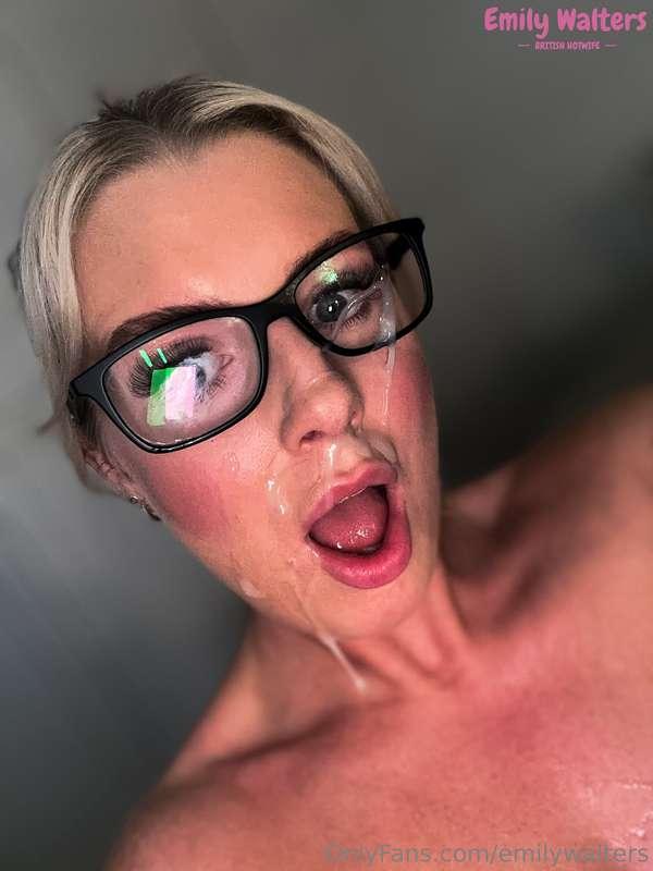 Omg just look at this load plastered all over my face 💦