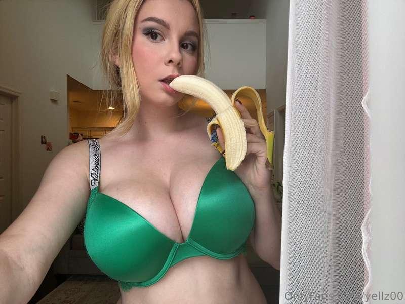 more seductive banana content in your messages tn 😍🍌