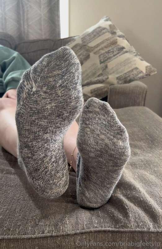 Just one of my sweaty, smelly feet would cover your face ent..