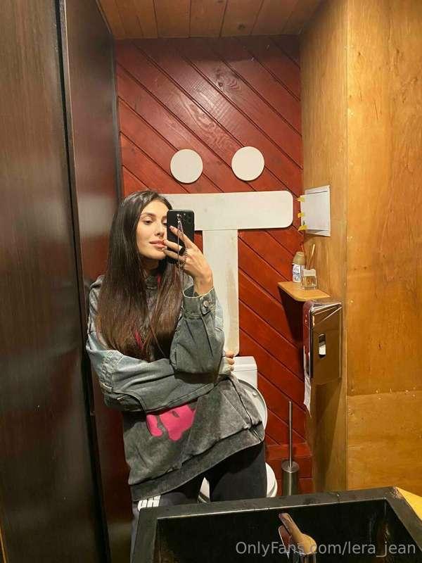 I picked the best place to take selfies as always😜