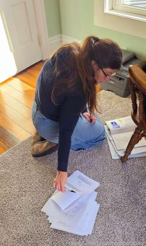 No, I don't always dress "sexy". Here's me getting school ready for the day. Normal homeschool mom.

#skirt #longskirt #hoodie #mom #ohio #housewife #homemaker #longhair #brunette 