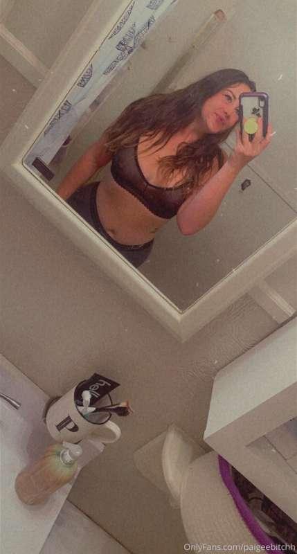 This is my free page! Where I’ll be posting content exclusiv..