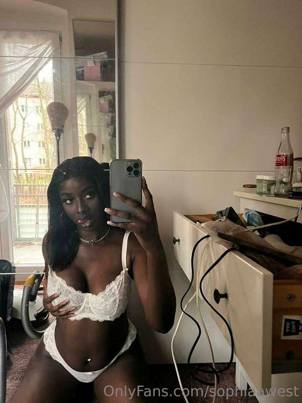 sophiaawest image #0